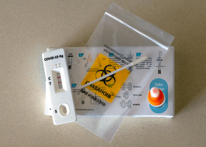 Use a Covid-19 rapid antigen test